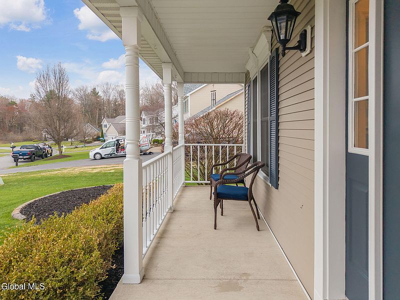 4th image of 632 Maple Lane