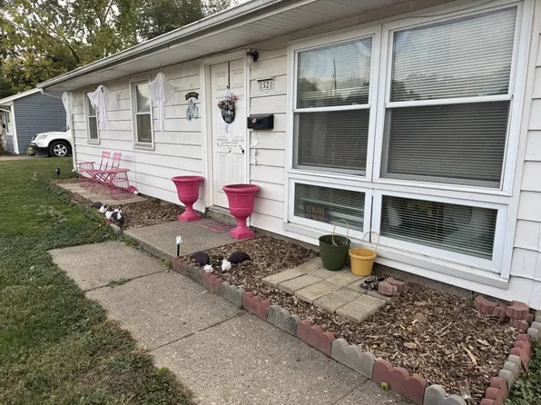 1521 Hedge Rd, Champaign, IL 61820