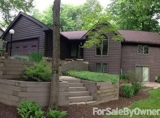 1040 Perry Dr, Akron, OH 44313