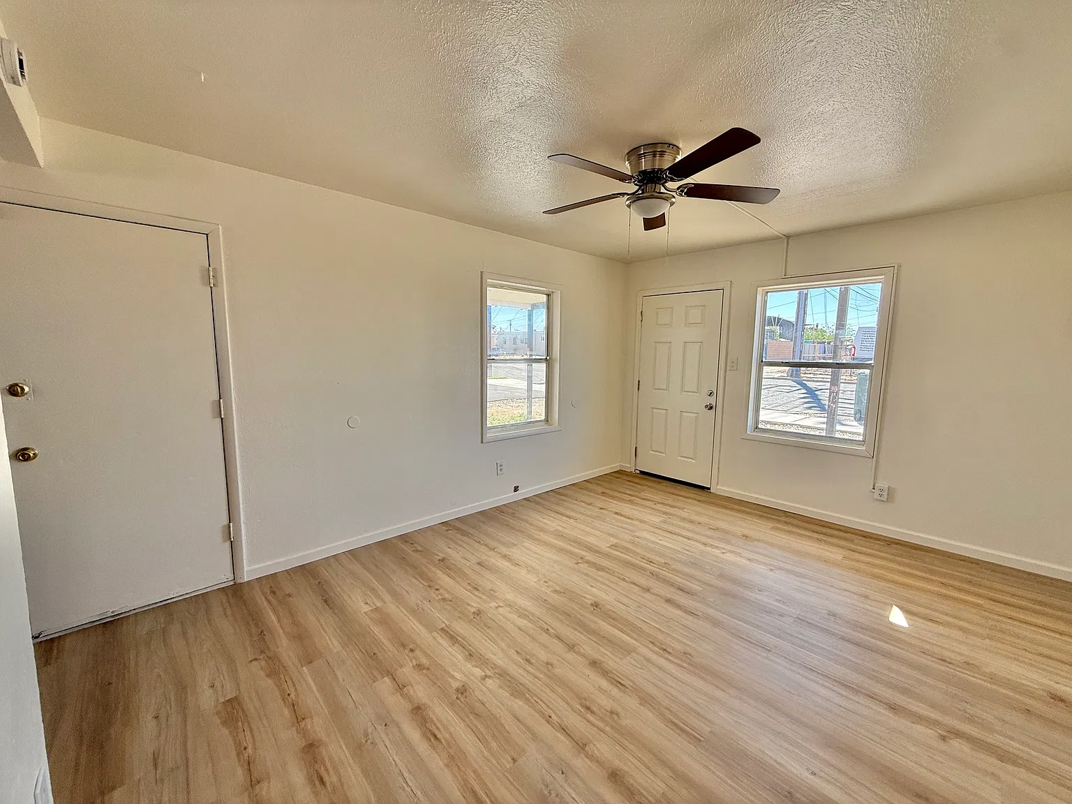 2 bed, 700 sqft, $795 — Photo 3