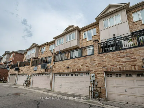 3 Chimes Ln, Toronto, ON M8Y 4H8
