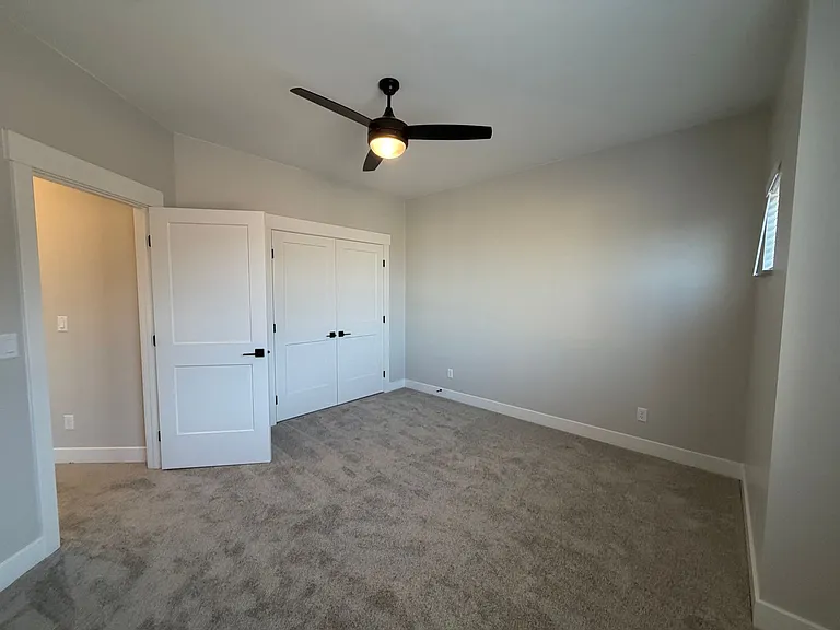 608 E Hemsworth Ln — Photo 27