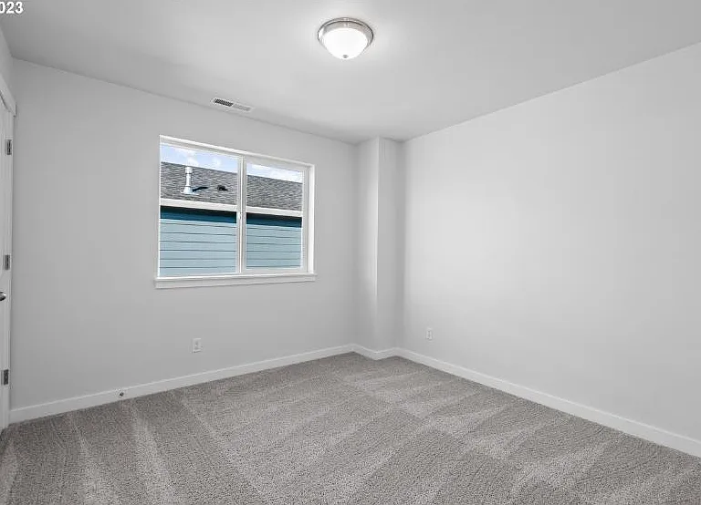 1731 NE Waterfront St — Photo 2