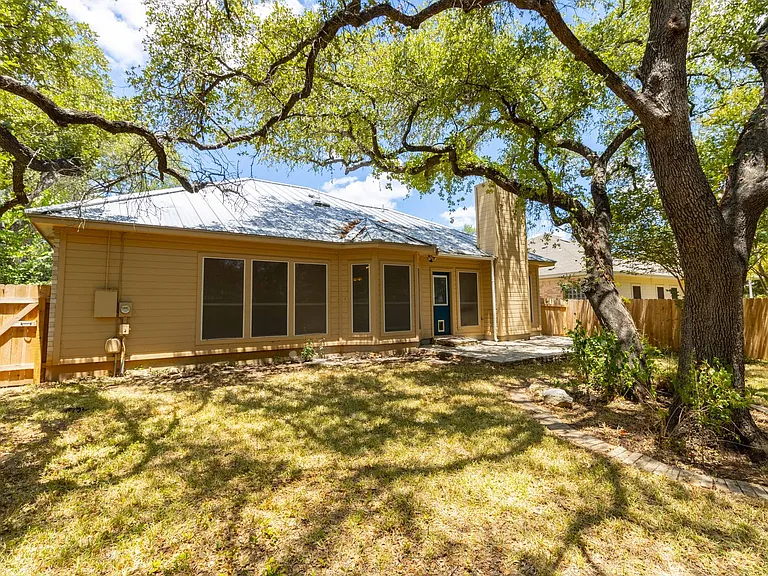 8209 Forest Heights Ln — Photo 32