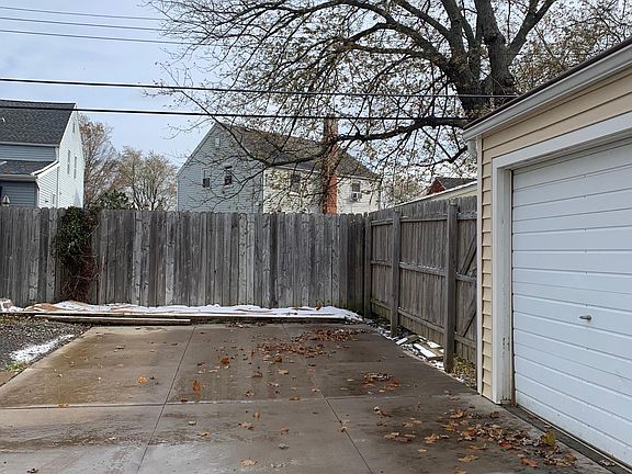 Concrete, outdoor, parking space for one car