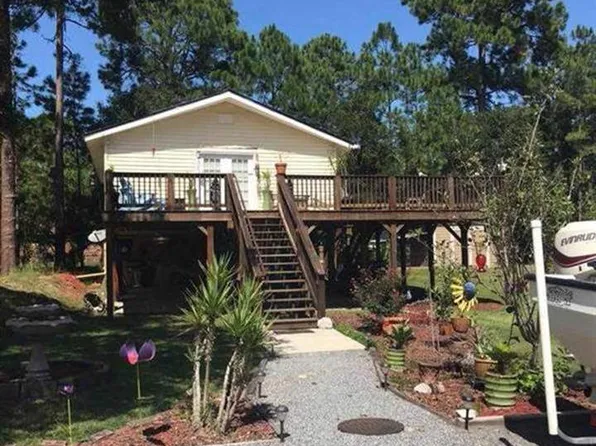 18 Dalton Ln, Panacea, FL 32346