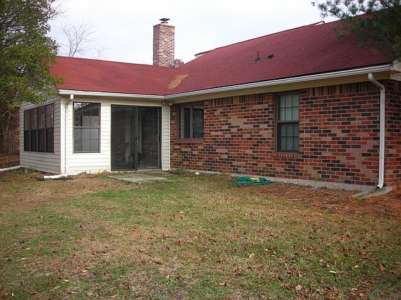 2nd image of 3201 Foxchase Ct