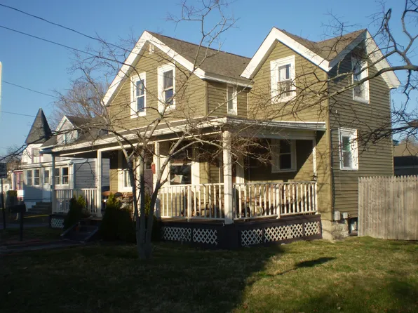 68 Bluff St, Riverside, RI 02915