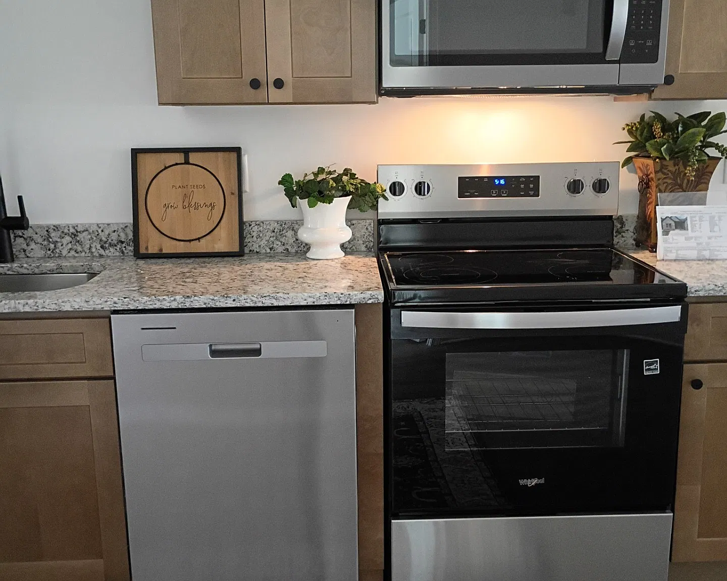 2 bed, 1100 sqft, $1,300 — Photo 2