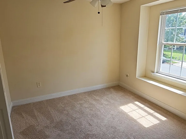 13631 Riding Hill Ave — Photo 10