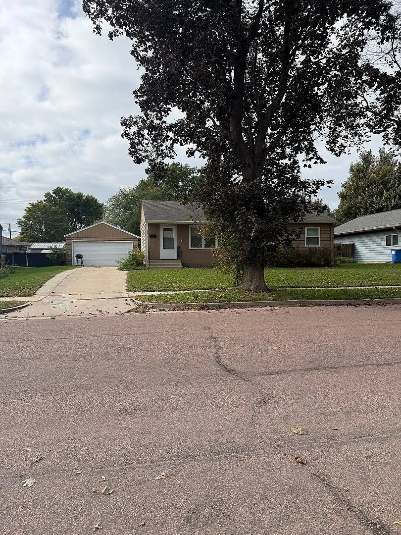 A Home with Benefits — Photo 1