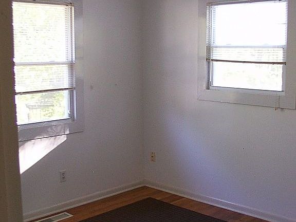 3rd image of 2490 & 2494 Maplehurst Dr