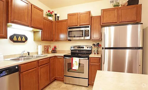 Adam Ridge Condos — Photo 4