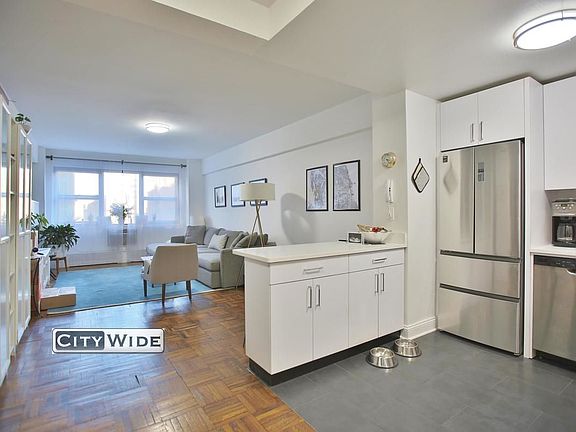 3rd image of 219 E 69th St APT 10B