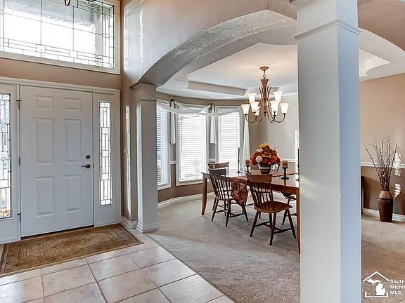 4th image of 9298 Castlebury Dr