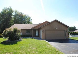 42 Charter Cir, Rochester, NY 14606