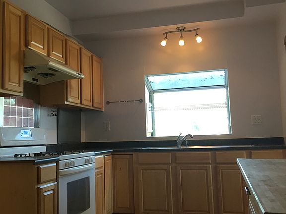 3rd image of 1700 S Marguerita Ave