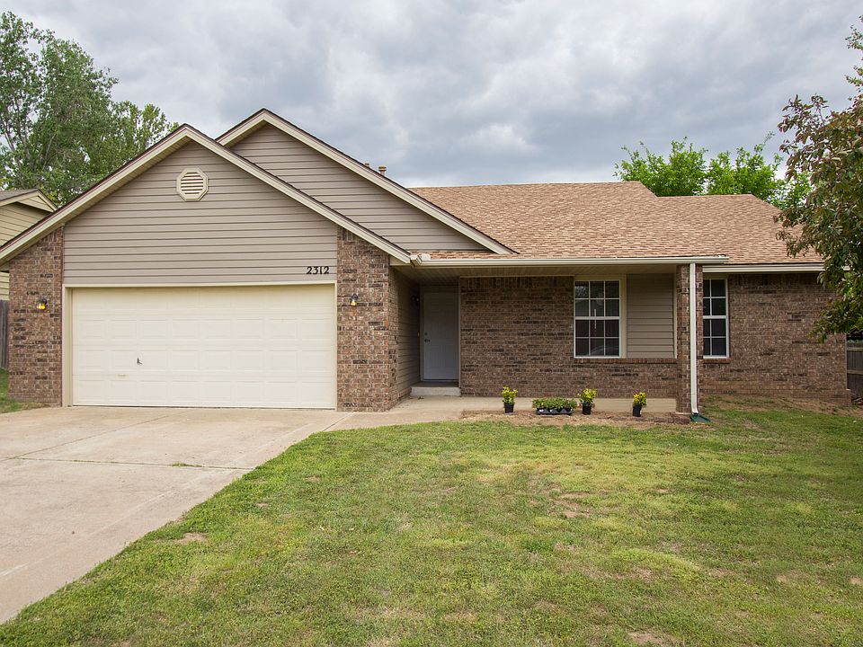 Cute home with plenty of features