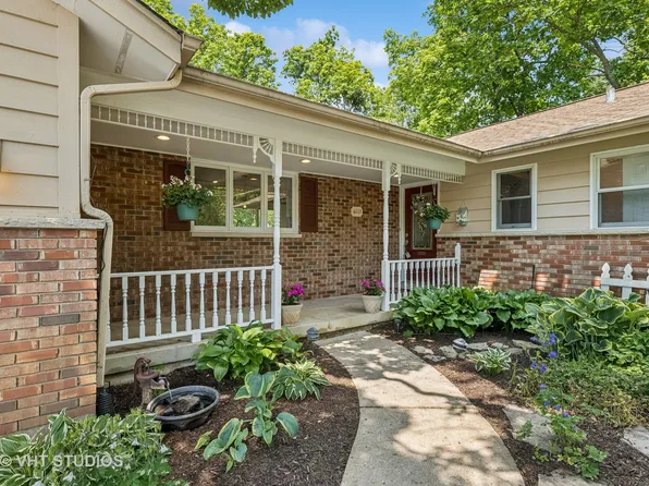 6121 Scott Ln, Crystal Lake, IL 60014