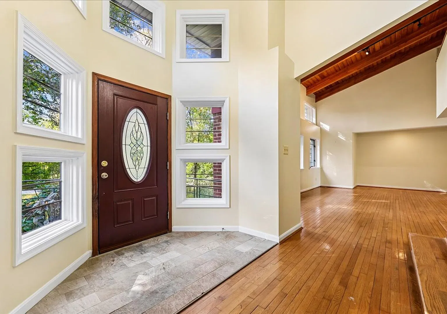 Spacious 5BR/3.5 BTH oasis available NOW in Silver Spring,MD — Photo 4
