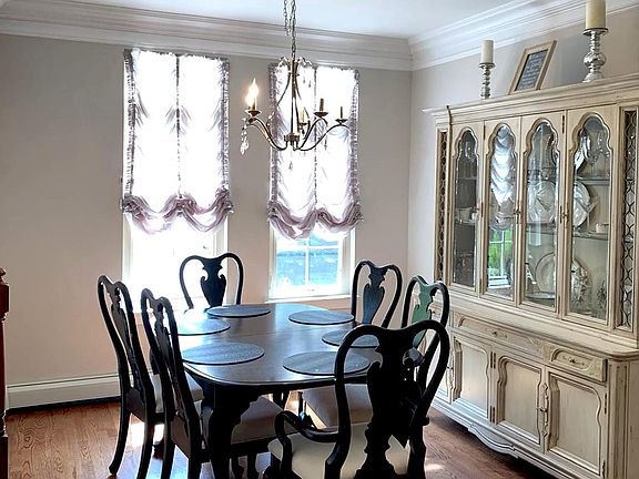 5th image of 27 Monarch Ct