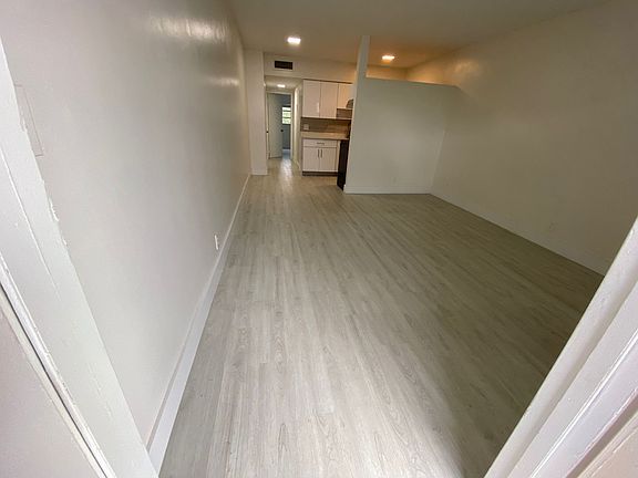 4th image of 1638 Plunkett St #11