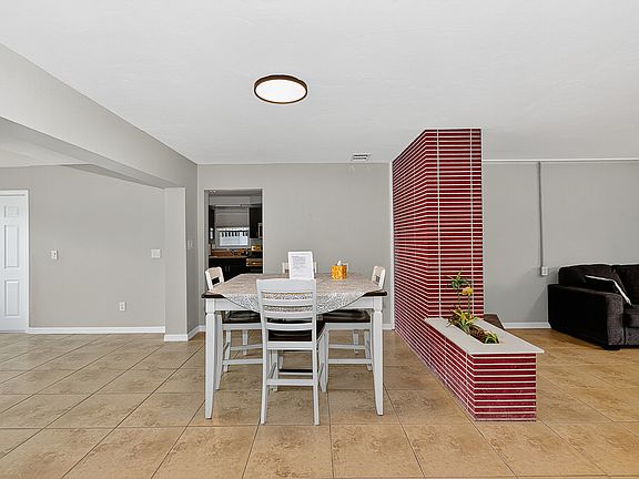 3rd image of 324 Avenida Madera