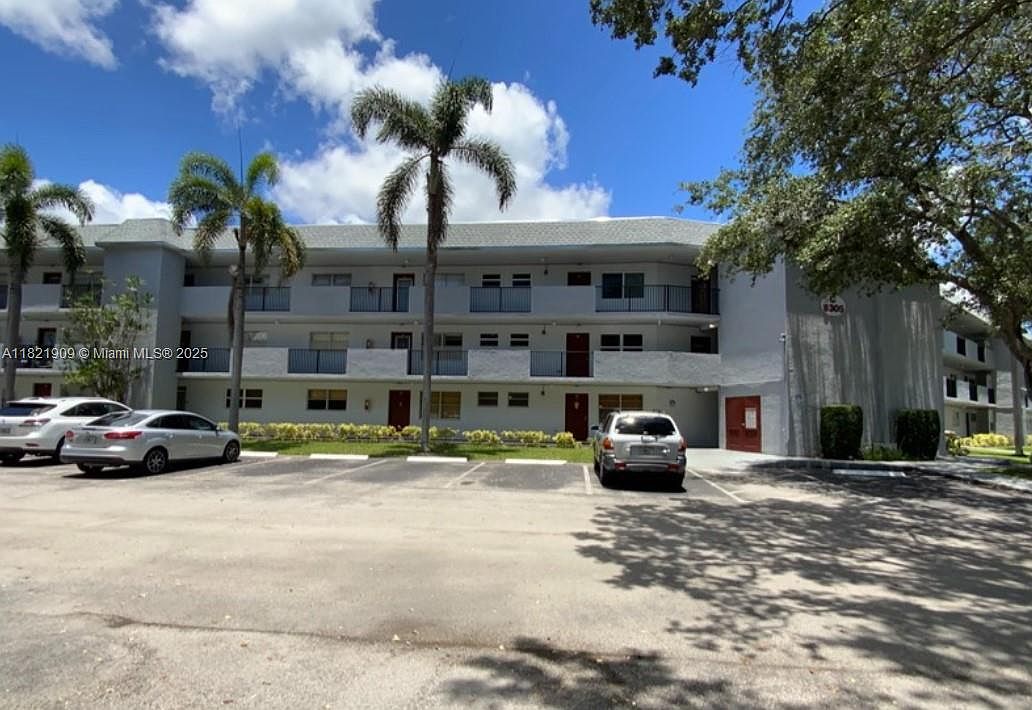 8305 NW 61st St APT C305
