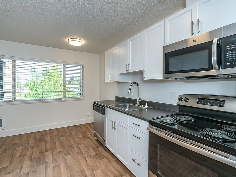 Uptown 7 Apartments — Photo 17