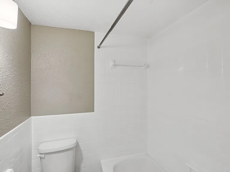 Whisperwind Apartments — Photo 22