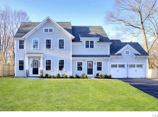 29 Riverfield Dr, Fairfield, CT 06824