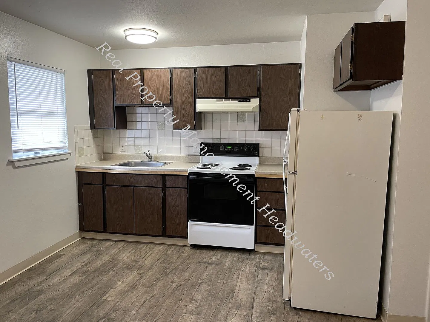 Fee St 401 & 403 — Photo 2