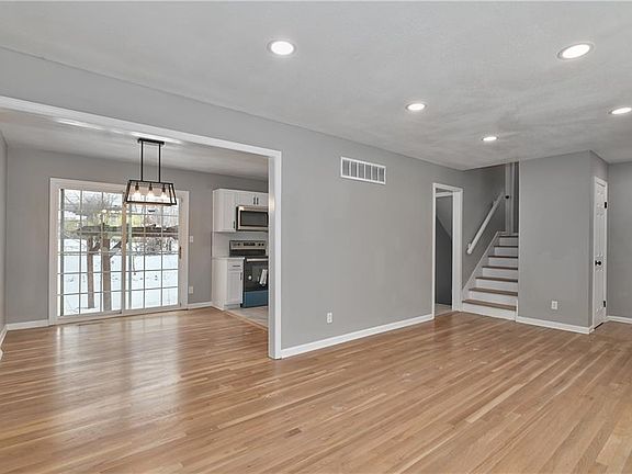 5th image of 13208 Donnelly Ave