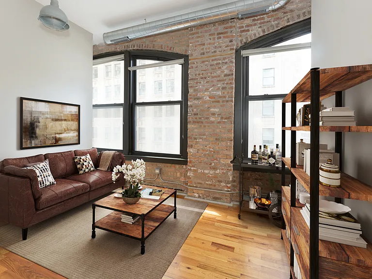 180 W. Adams — Photo 10