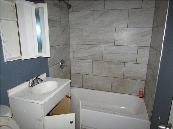4th image of 7209 E 108th Ter