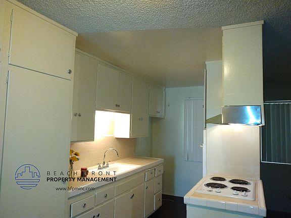 2nd image of 1010 Larch St APT 12