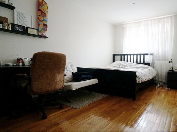 3rd image of 27 Hope St #2B