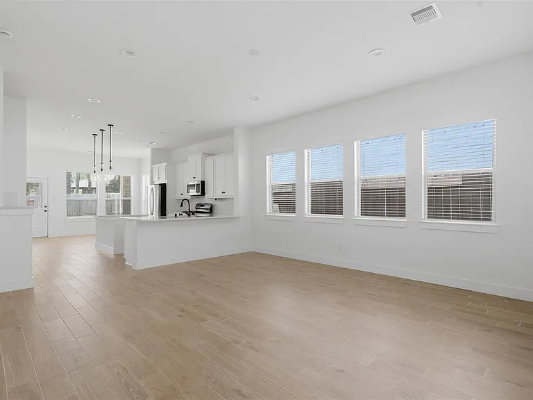 313 Rise Ln — Photo 5