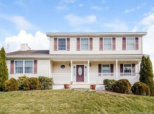 13 Applewood Ln, Naugatuck, CT 06770