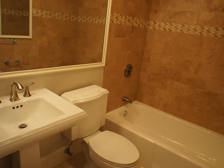 216 W Springfield St #3 — Photo 2