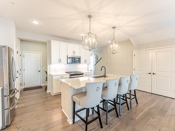 3rd image of 173 Junco Rd N