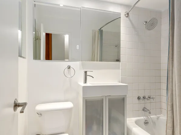 209 East 56th Street image 5 of 8