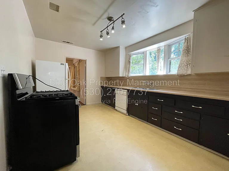 396 E 1st Ave — Photo 5
