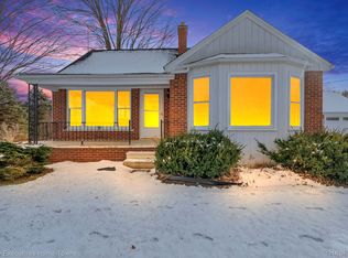 7305 Big Hand Rd, Saint Clair, MI 48079