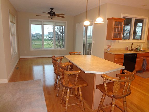 Eat-in Kitchen 