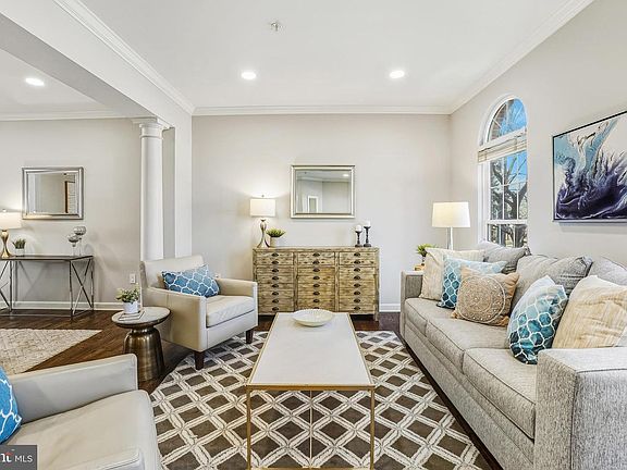 5th image of 558 Longhorn Cres