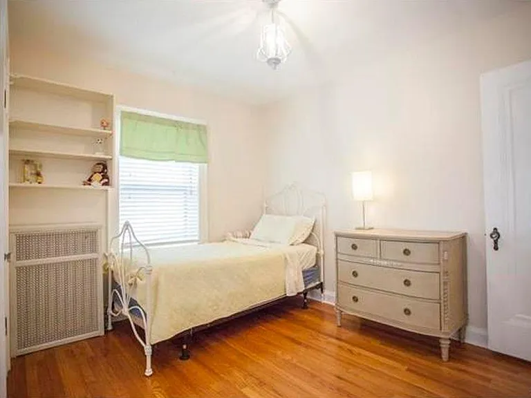 555 Stratford Ave — Photo 12