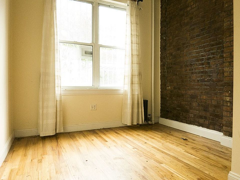 1st image of 121 Henry St APT 3