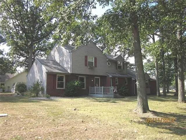 2018 Laurelwood Dr photo 1