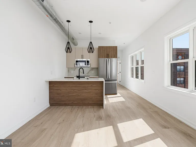 209 New St #6C — Photo 6